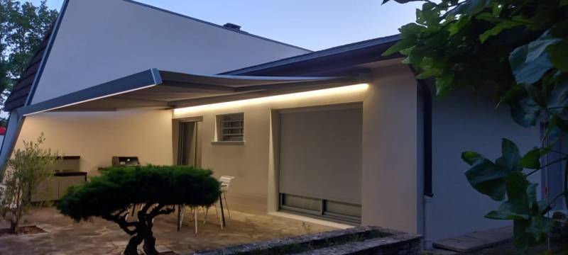 Store coffre extérieur motorisé dans l'ouest lyonnais