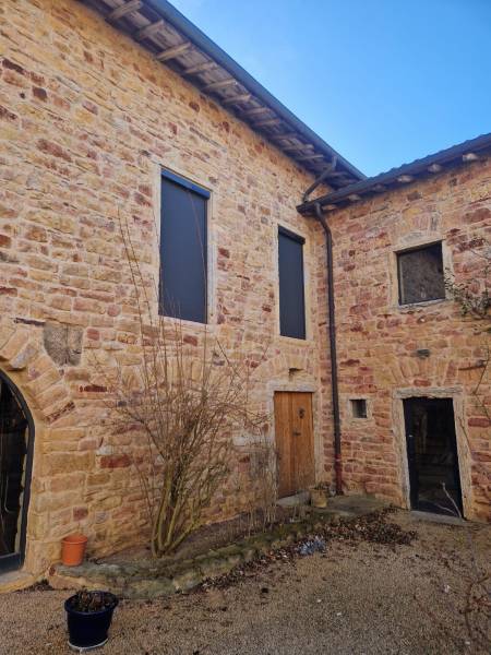 Store zip motorisé dans l'Ouest Lyonnais, Lyon