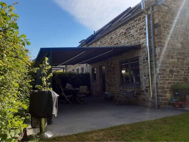 A côte de chez moi pergola à toile sur Chaponost proche de Lyon Rhone Alpes
