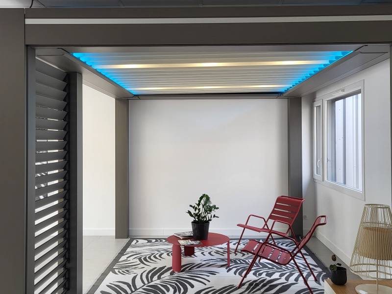 pergola bioclimatique à lames orientables showroom à Chazay d’Azergues