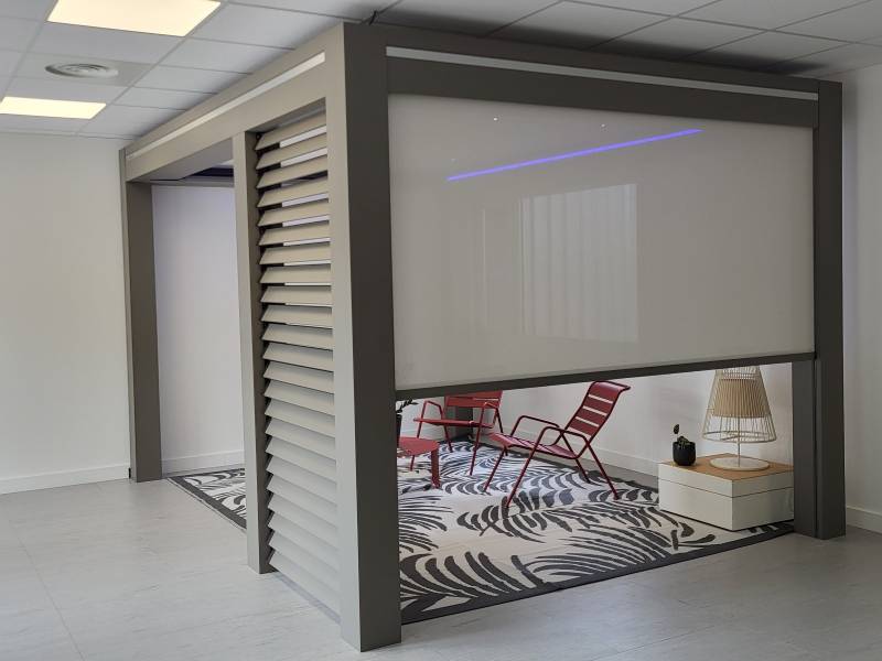  pergola bioclimatique à lames orientables showroom à Chazay d’Azergues