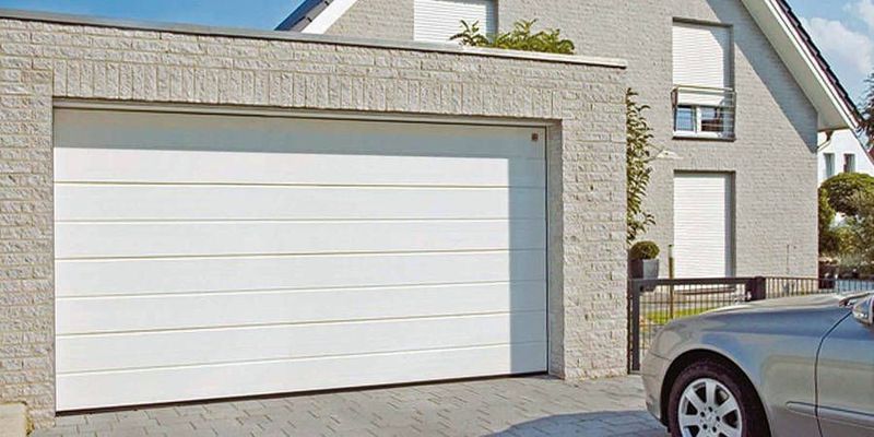 porte de garage enroulable motorisée coloris blanc à Lyon