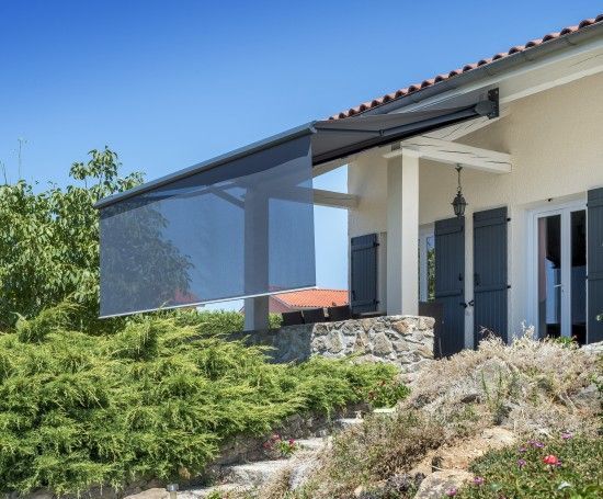 Store coffre extérieur motorisé avec pare-soleil enroulable à Ouest Lyon